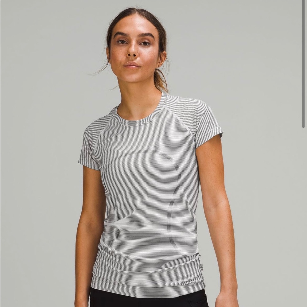 Lululemon Swiftly Tech Short Sleeve Shirt 2.0 - Tempo Stripe White/Black